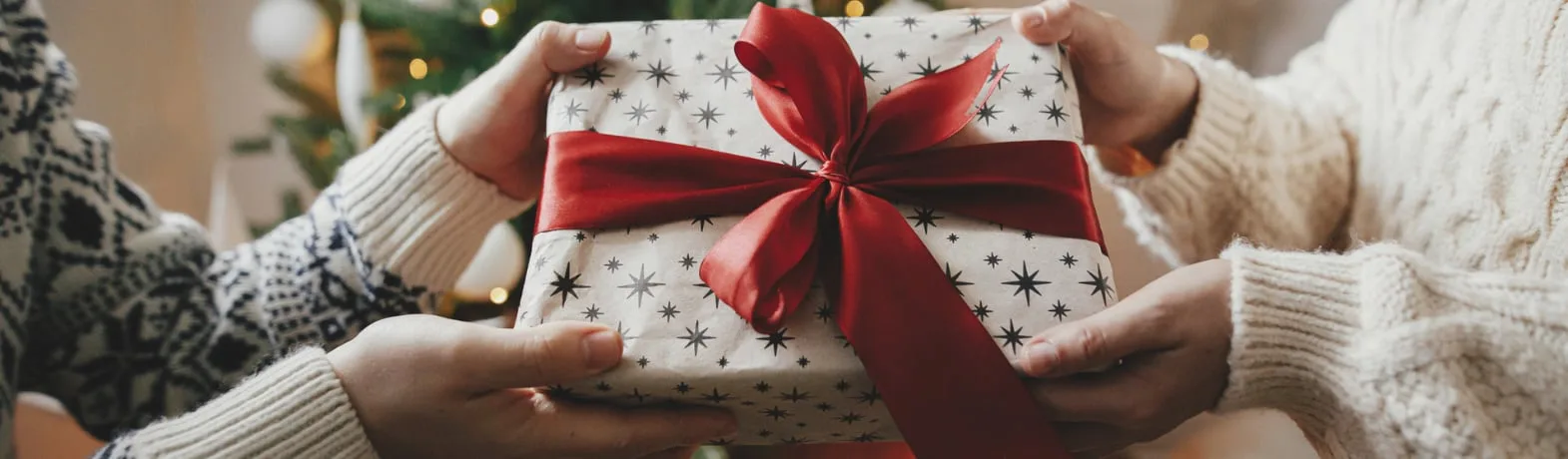 Banner image for content hub page: Best Christmas Present Guide for Under £10