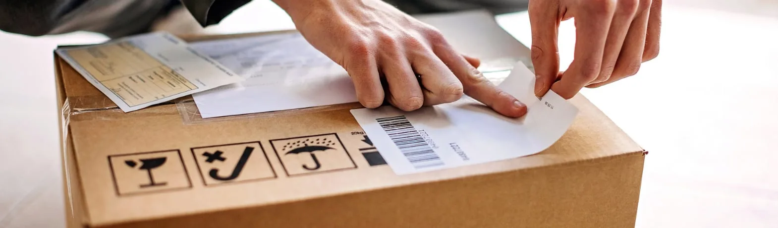 Banner image for content hub page: How to Fill Out a Customs Form