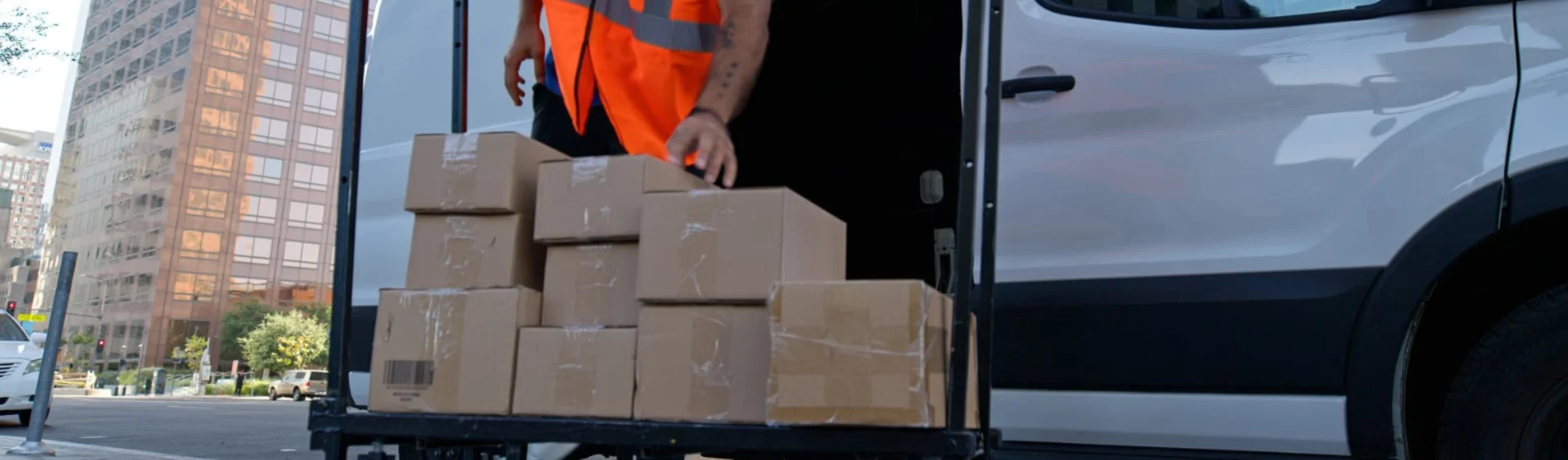 Banner image for content hub page: How to Get the Cheapest Delivery from the UK to the USA