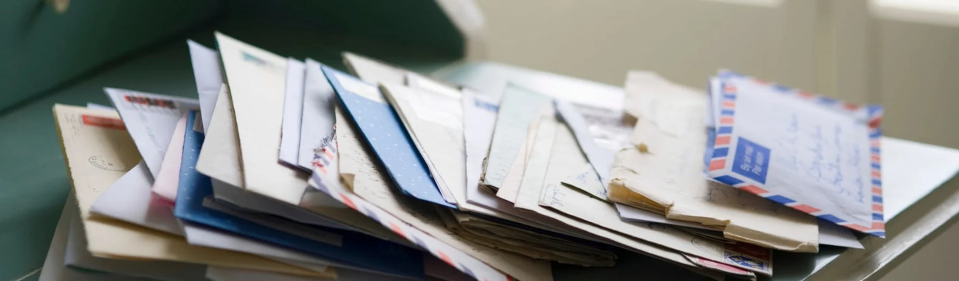 Banner image for content hub page: How to Send a Large Letter Internationally