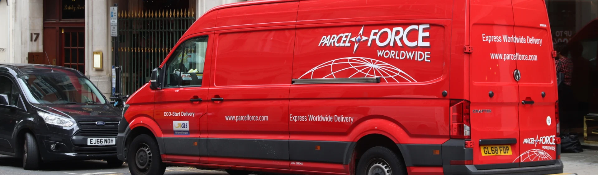 Banner image for content hub page: Parcelforce Courier FAQs