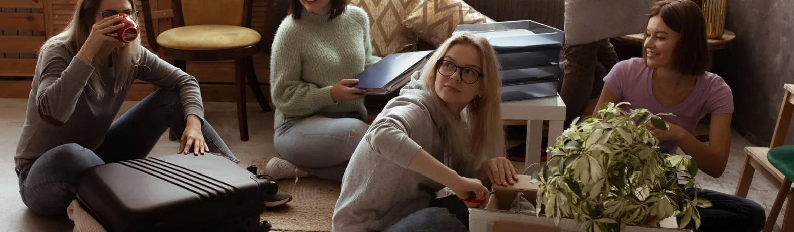 Banner image for content hub page: Student Shipping Guide