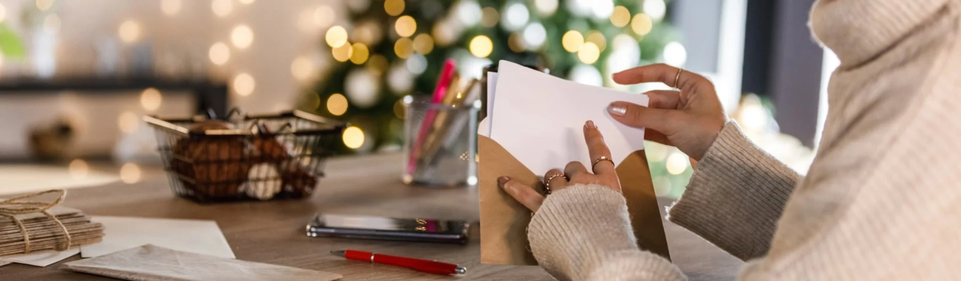 Banner image for content hub page: The Best Way to Send Christmas Cards