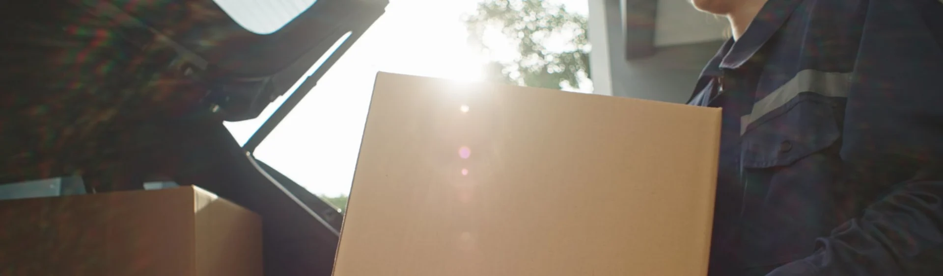 Banner image for content hub page: Top UK Couriers for Summer Deliveries